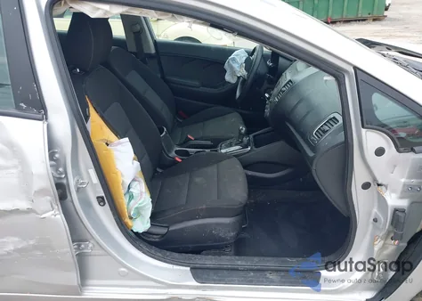 2018 Kia Forte Lx z USA, uszkodzony, nr VIN 3KPFK4A73JE243592